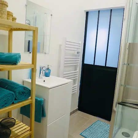 Studio Neuf Avec Une Terrasse A 5 Min De Biarritz Apartamento *
